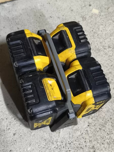 DeWalt XR Battery Transport Case – 4 Slot Organizer - Model preview 1