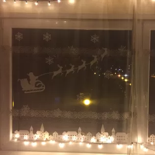 Large window decoration Santa Claus in a sleigh with reindeer - Model thumbnail 2