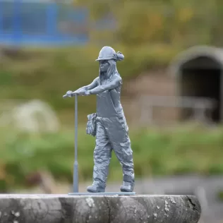 Figure for ship model woman - Model thumbnail 3