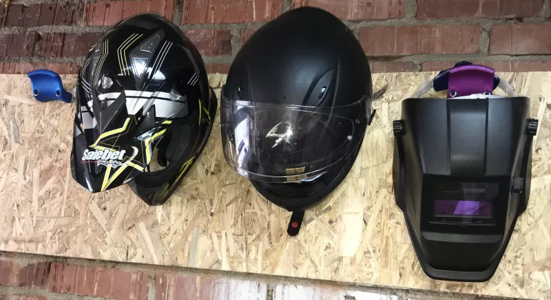 Helmet holder on wall - Model preview 8