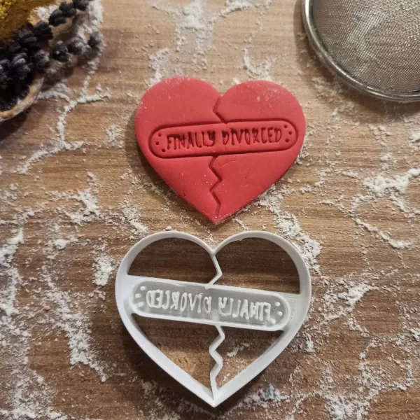 Finally Divorced Cookie & Clay Cutter, Broken Heart - Finally - Model preview 1