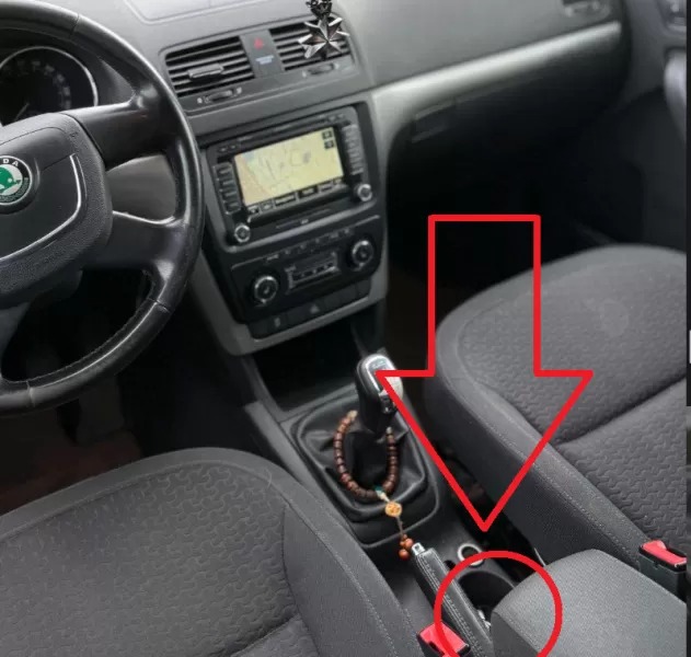 Skoda Yeti Octavia centre console cup holder insert 1Z0863301 - Model preview 9