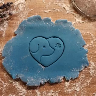 Dog Face Paw Cookie Cutter with Heart, Dog Birthday Gift - Model thumbnail 2