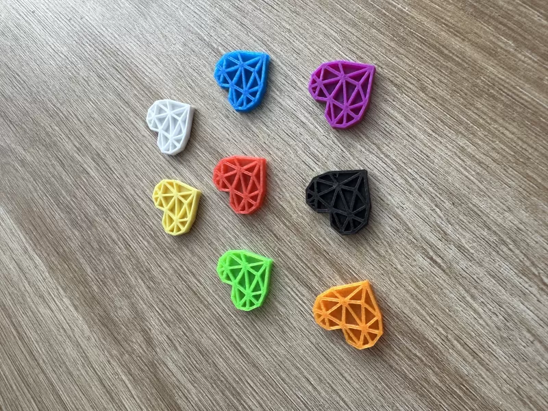 Heart magnet on fridge - Model preview 1