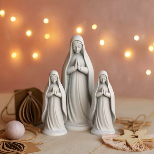 Virgin Mary Praying | Christmas Nativity Madonna Figure - Model preview 8