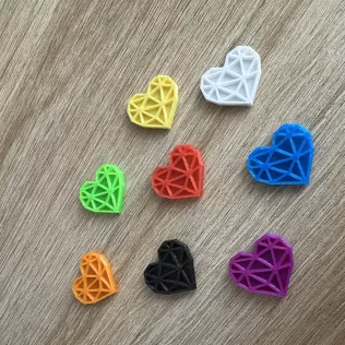 Heart magnet on fridge - Model thumbnail 3