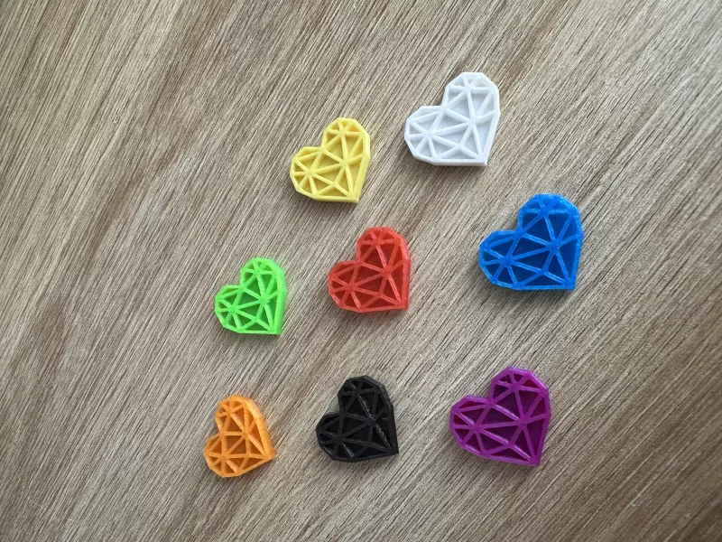 Heart magnet on fridge - Model preview 3