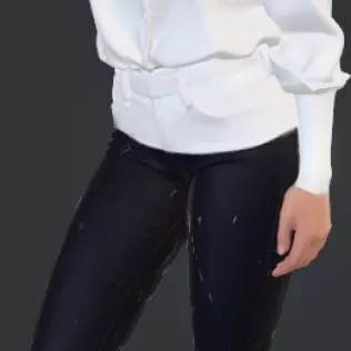 Frau mit bluse - Model thumbnail 1