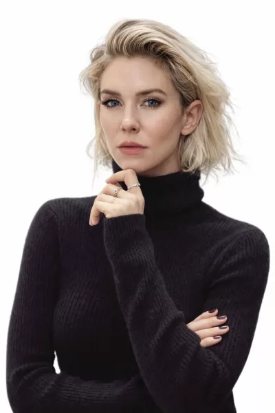 Vanessa Kirby - Model preview 1