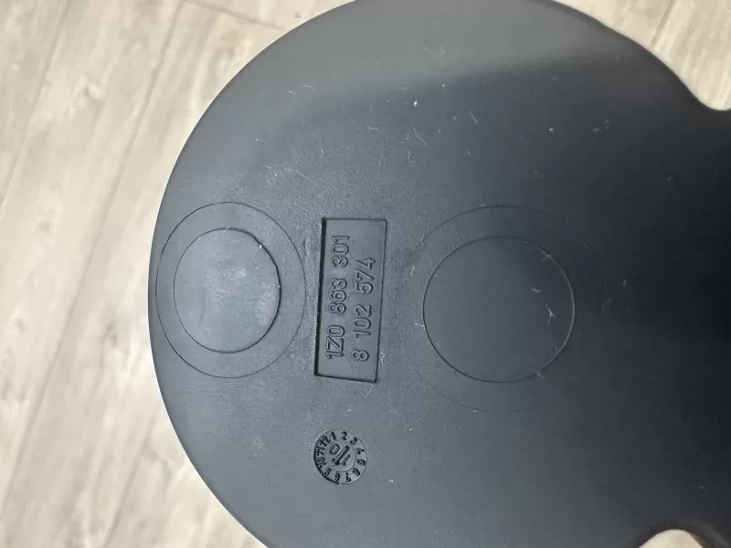 Skoda Yeti Octavia centre console cup holder insert 1Z0863301 - Model preview 5