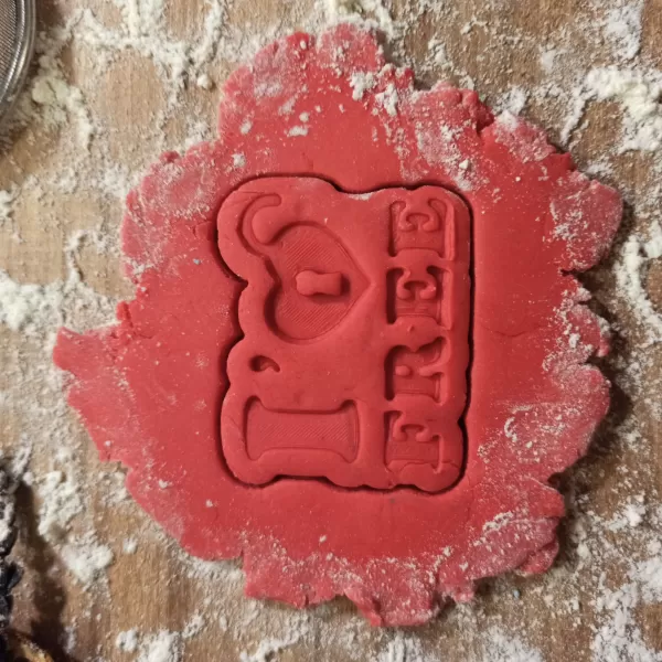 I’m Free Divorced Cookie & Clay Cutter, Funny Divorce Figure - Model preview 5