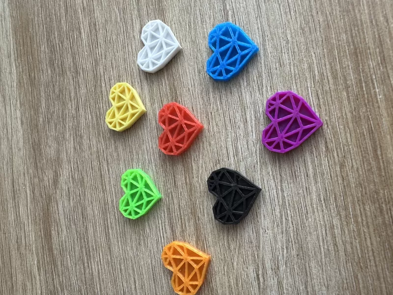 Heart magnet on fridge - Model preview 2