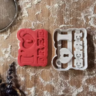 I’m Free Divorced Cookie & Clay Cutter, Funny Divorce Figure