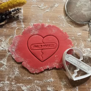 Finally Divorced Cookie & Clay Cutter, Broken Heart - Finally - Model thumbnail 5