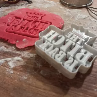 The Bitch is Back Divorced Cookie Cutter, Funny Divorce Figure - Model thumbnail 4